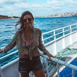 Meet your Posher, Cecily